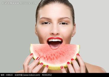 娛樂吃瓜美女圖片,揭秘吃瓜美女的爆紅之路