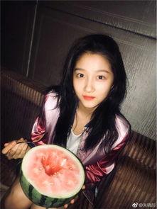 娛樂吃瓜明星頭發(fā),揭秘娛樂圈“瓜王”的發(fā)型演變史